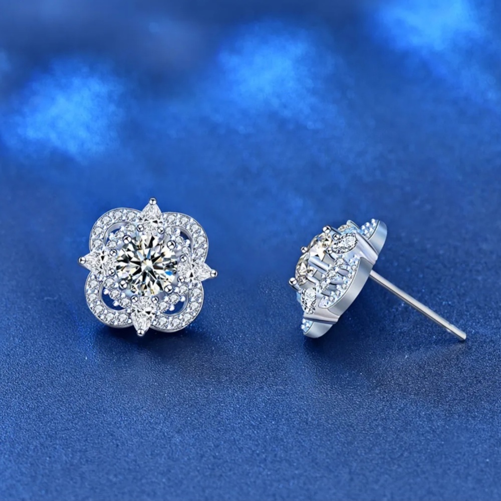 Certified 1ct tw Moissanite Diamond Four Leaf Clover Earrings